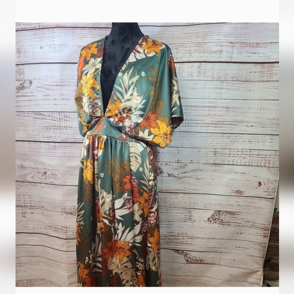 Showpo. Vacay Ready Maxi Dress Plunge Thigh Split Dress in Teal Floral Satin 6 - Picture 6 of 14